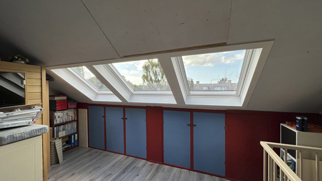 naast elkaar drie velux vensters